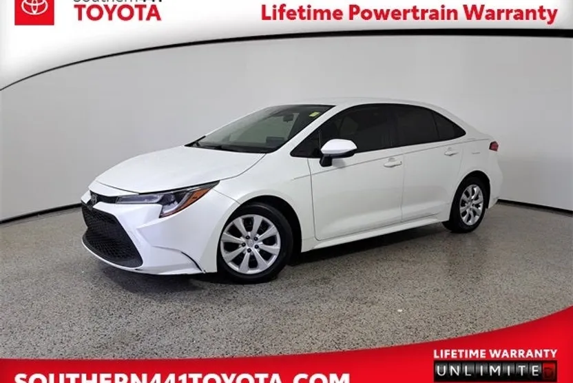 2020 Toyota Corolla LE photo 1