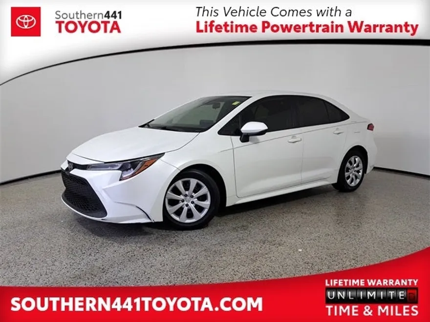 2020 Toyota Corolla LE photo 1