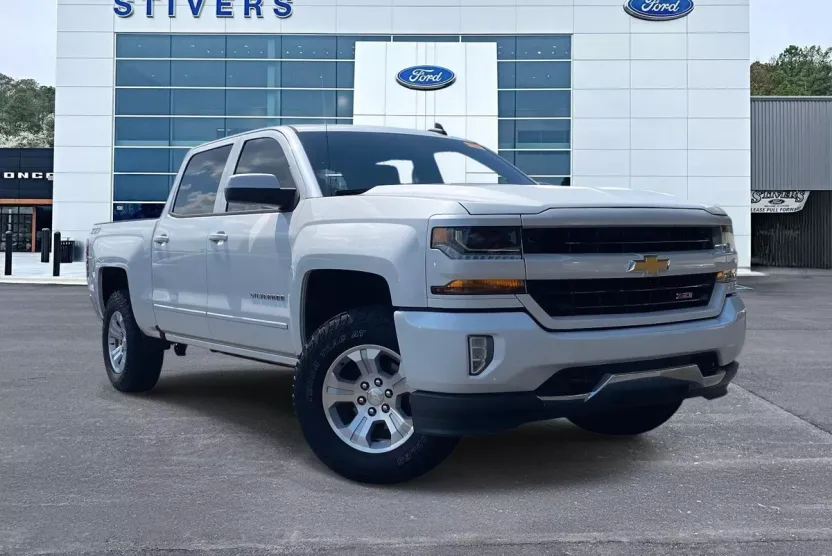 2018 Chevrolet Silverado 1500 LT photo 1