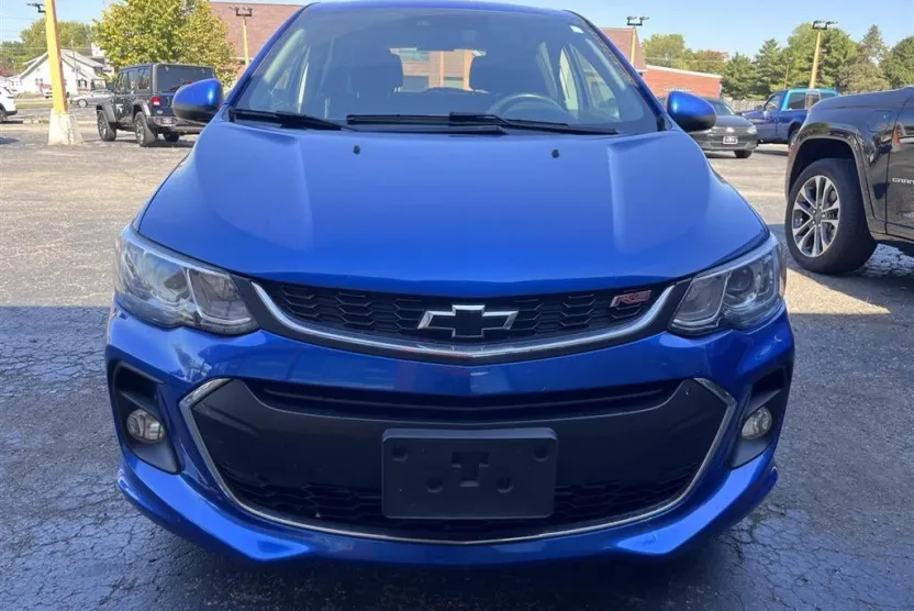 2019 Chevrolet Sonic LT photo 1
