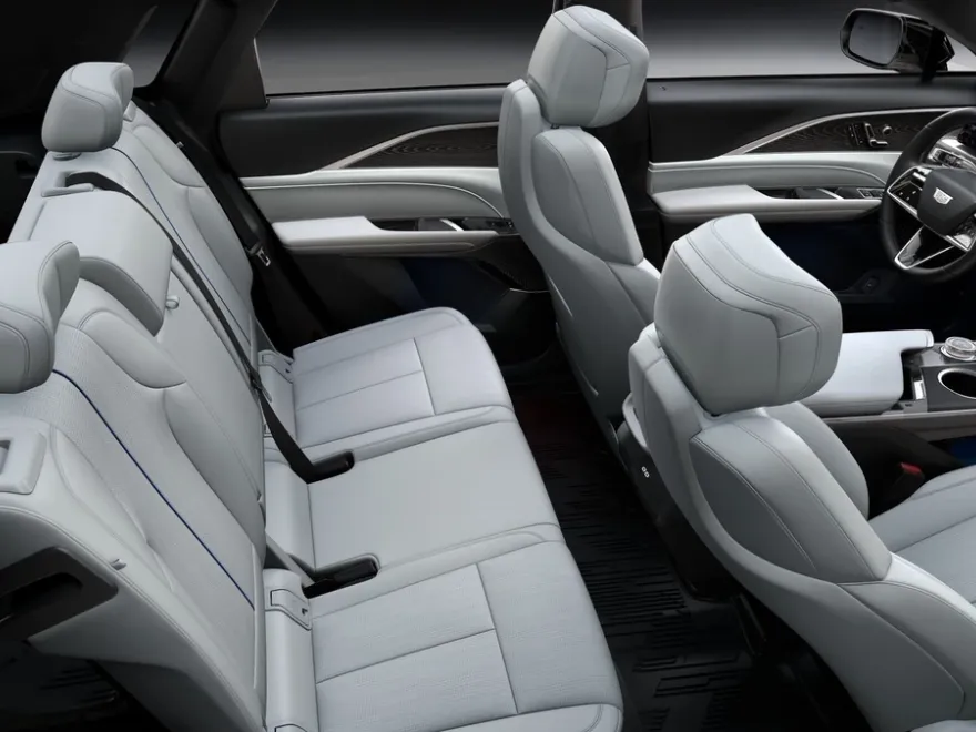 2025 Cadillac Lyriq Luxury photo 37