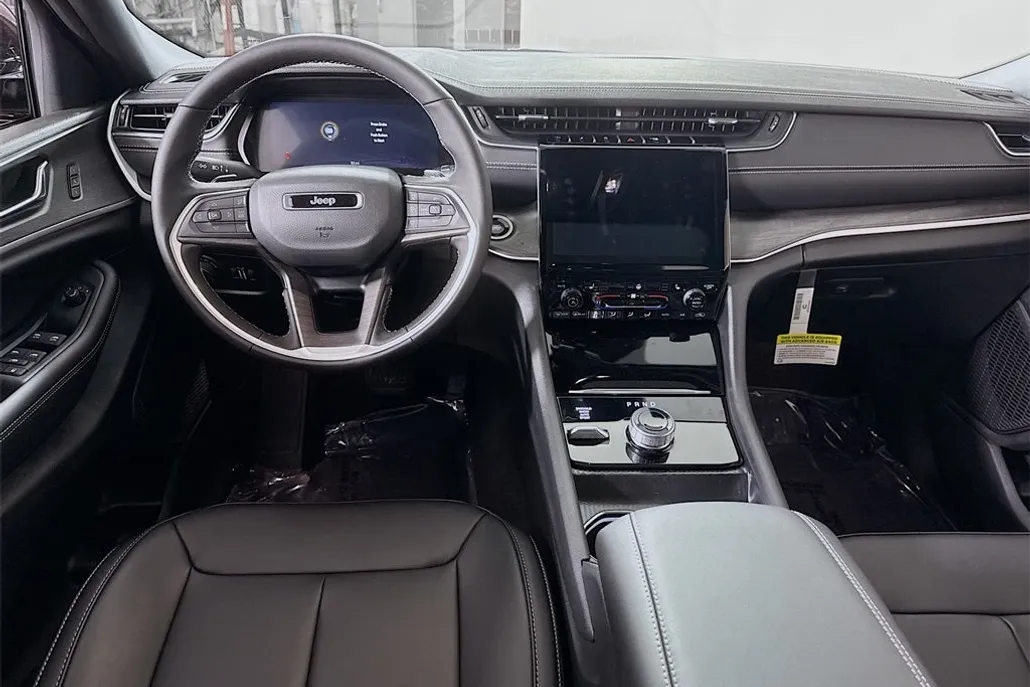 2025 Jeep Grand Cherokee Limited photo 1