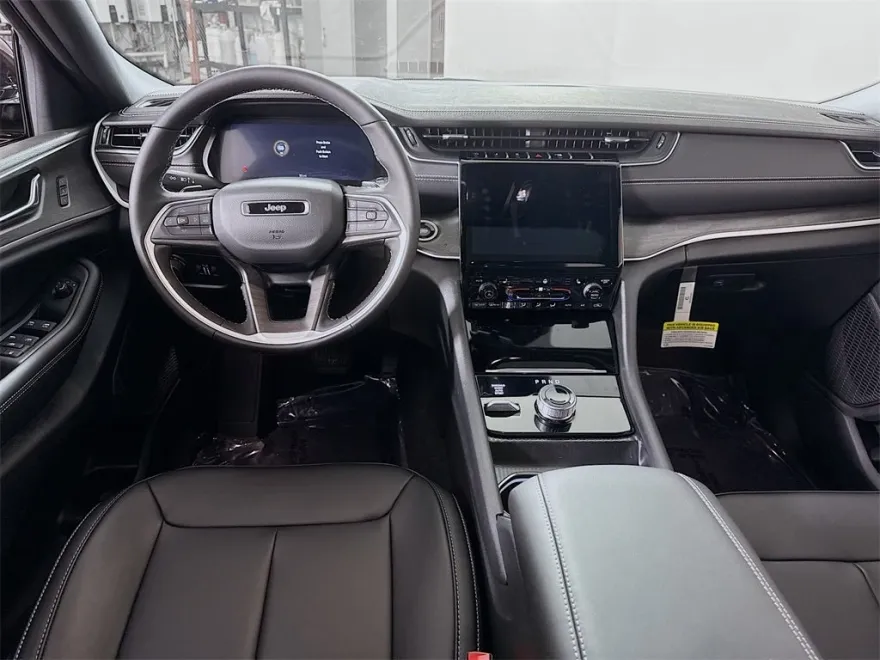 2025 Jeep Grand Cherokee Limited photo 1