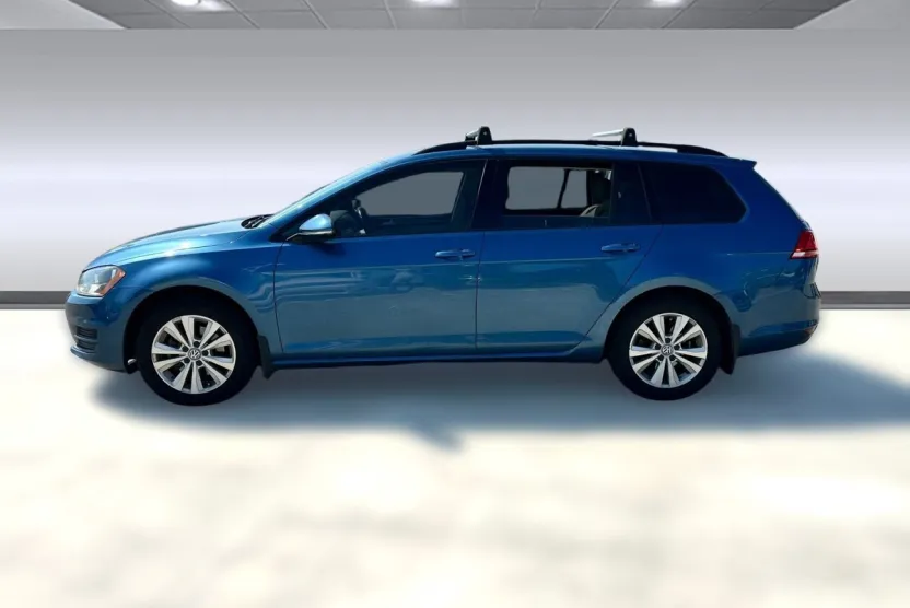 2017 Volkswagen Golf SportWagen S photo 1