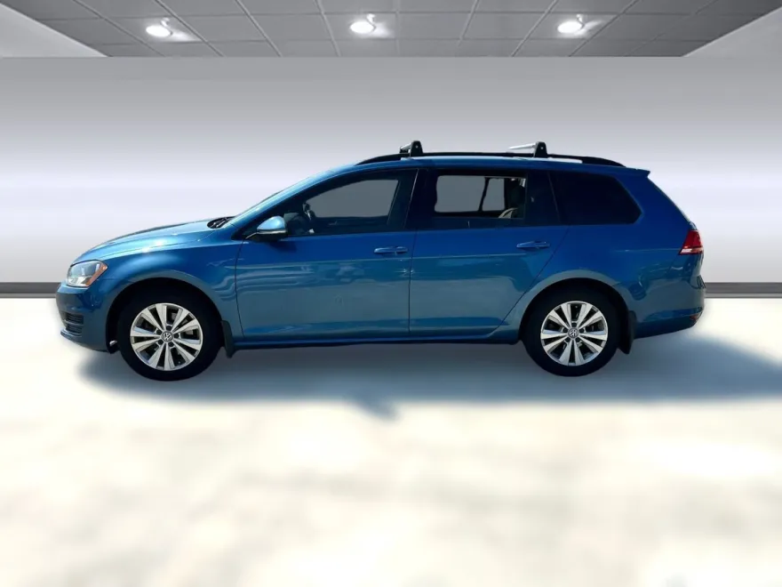 2017 Volkswagen Golf SportWagen S photo 1