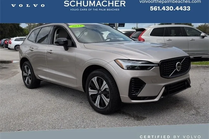 2025 Volvo XC60 T8 Core photo 1
