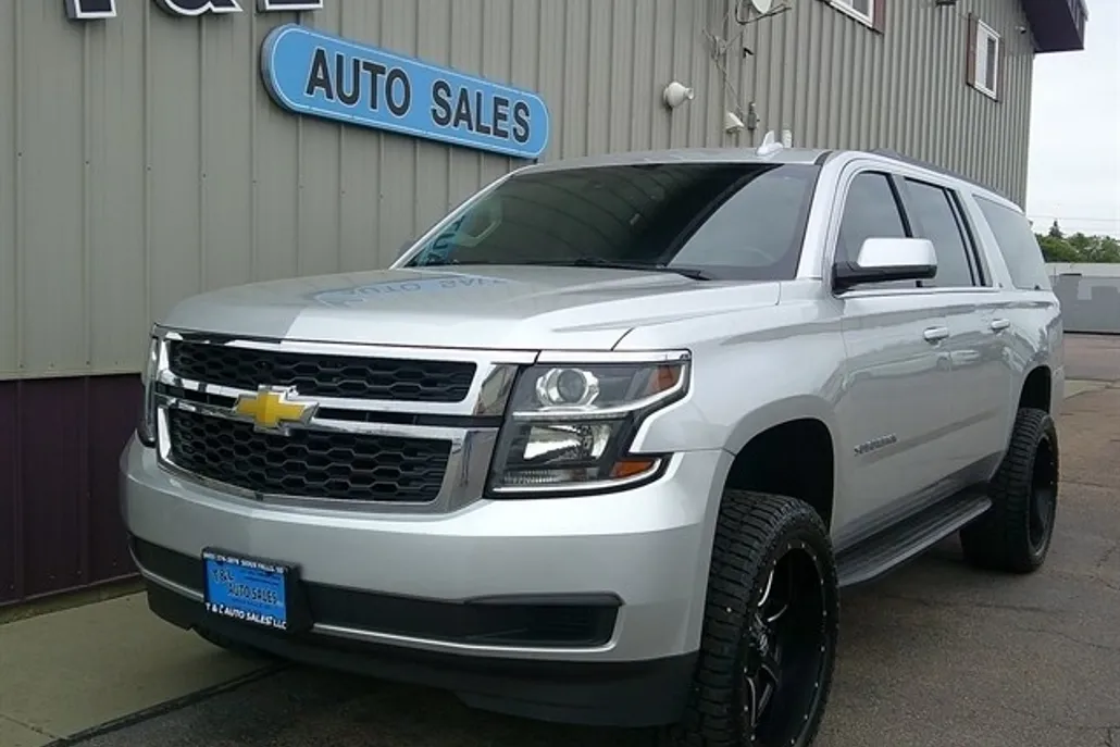 2018 Chevrolet Suburban LT photo 1