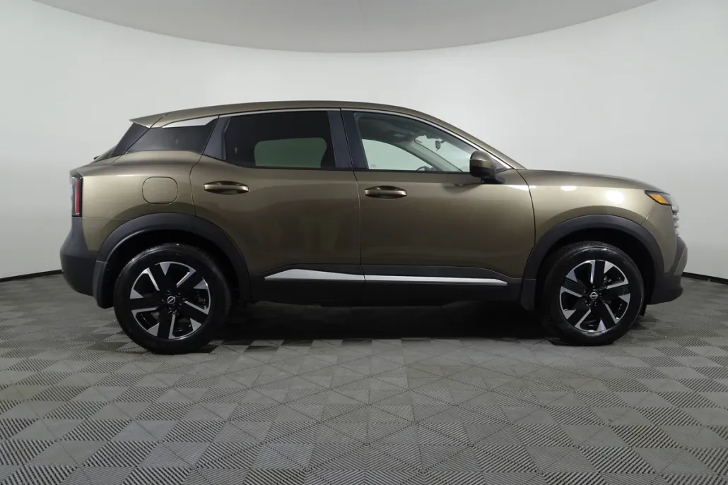 2025 Nissan Kicks SV photo 1