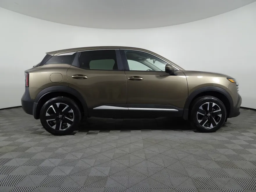 2025 Nissan Kicks SV photo 1