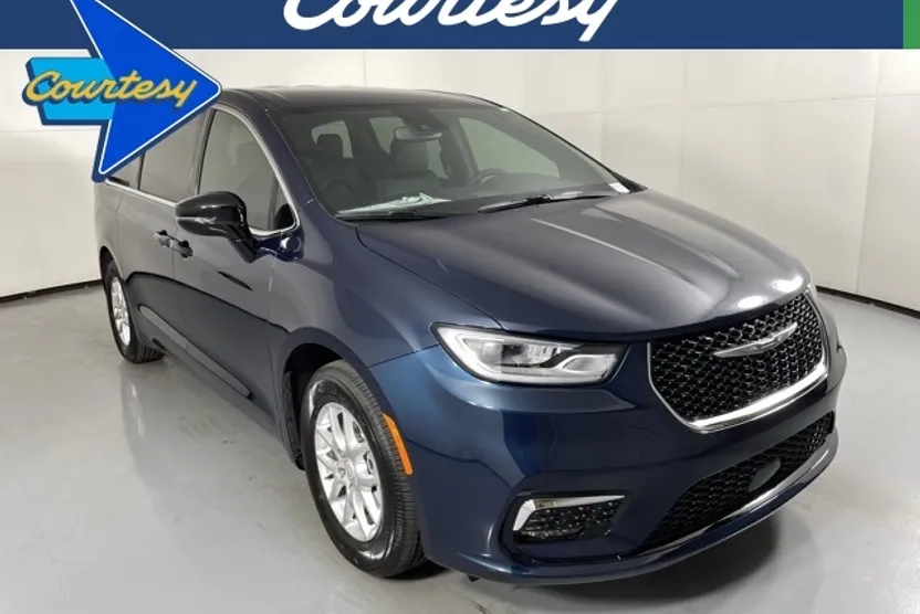 2025 Chrysler Pacifica photo 1