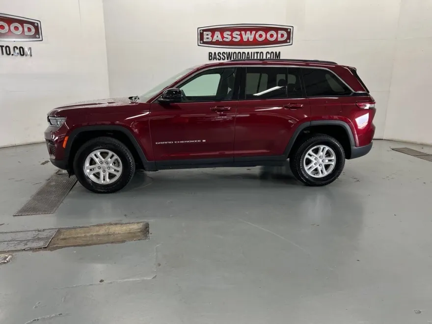 2024 Jeep Grand Cherokee Laredo photo 1