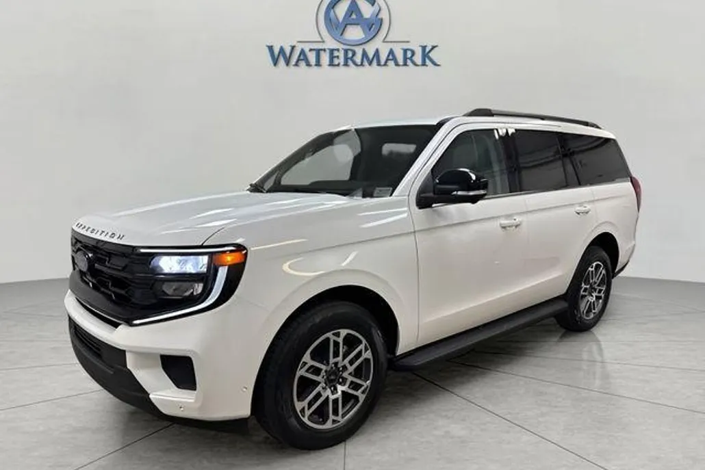 2025 Ford Expedition photo 1