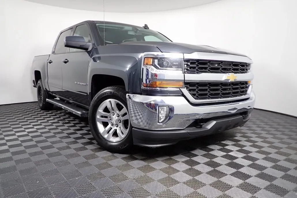 2017 Chevrolet Silverado 1500 LT photo 1