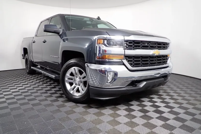 2017 Chevrolet Silverado 1500 LT photo 1