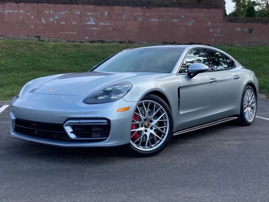 2022 Porsche Panamera GTS photo 1