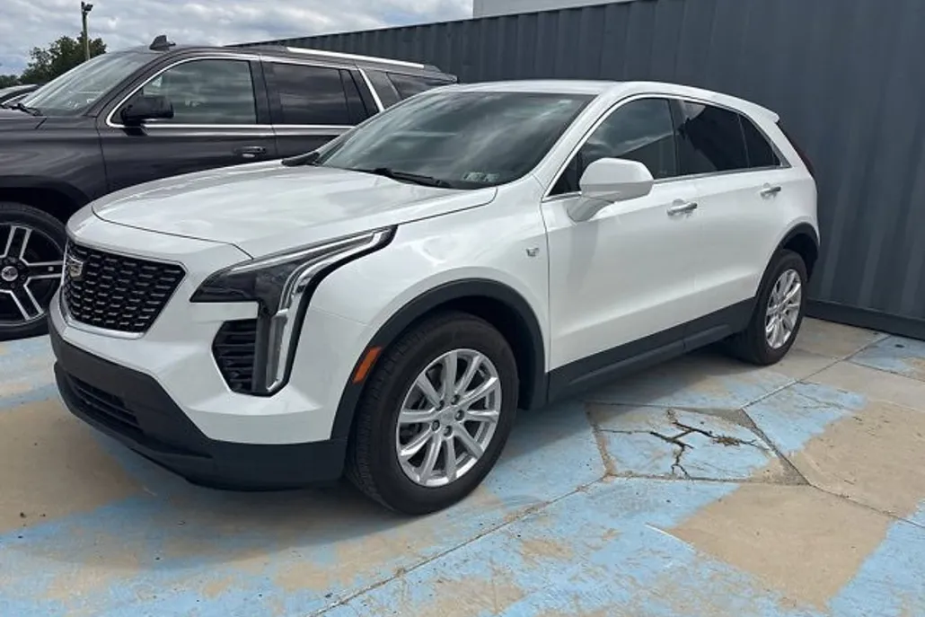 2022 Cadillac XT4 Luxury photo 1