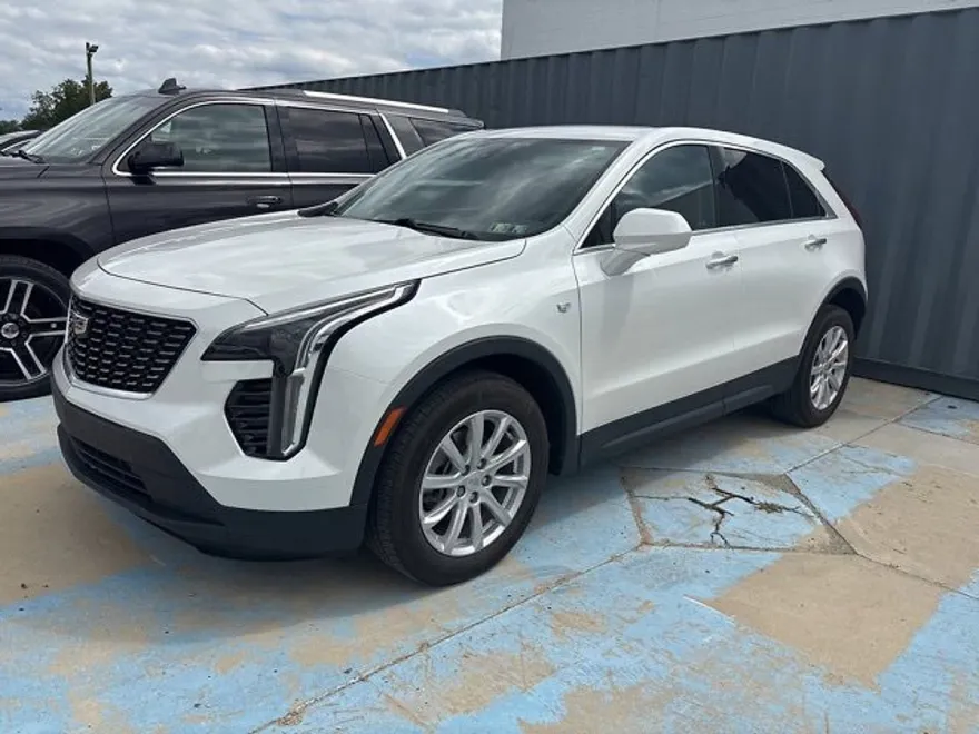 2022 Cadillac XT4 Luxury photo 1