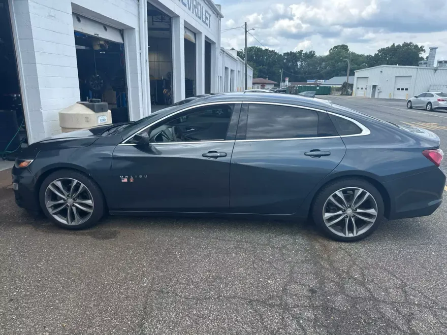 2021 Chevrolet Malibu 1LT photo 1