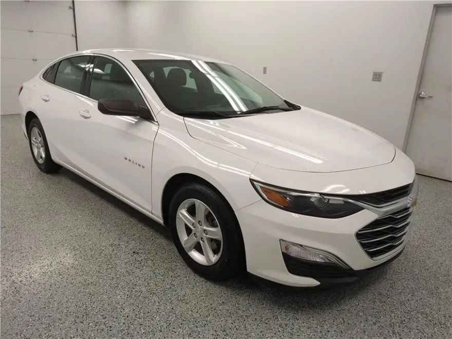 2023 Chevrolet Malibu LS photo 1