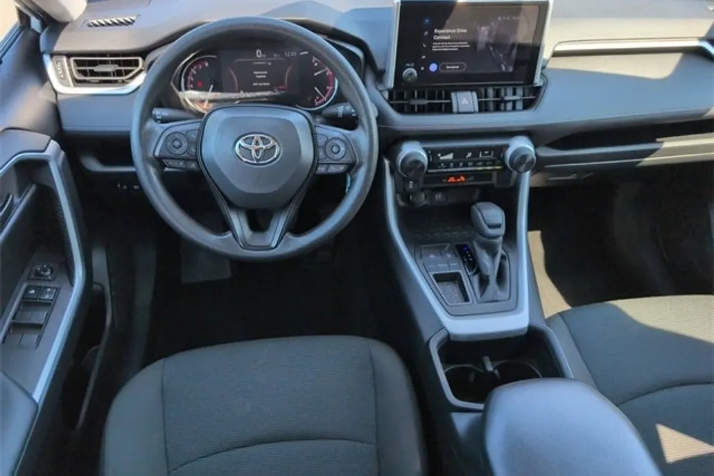 2023 Toyota RAV4 LE photo 1