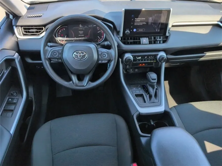 2023 Toyota RAV4 LE photo 1