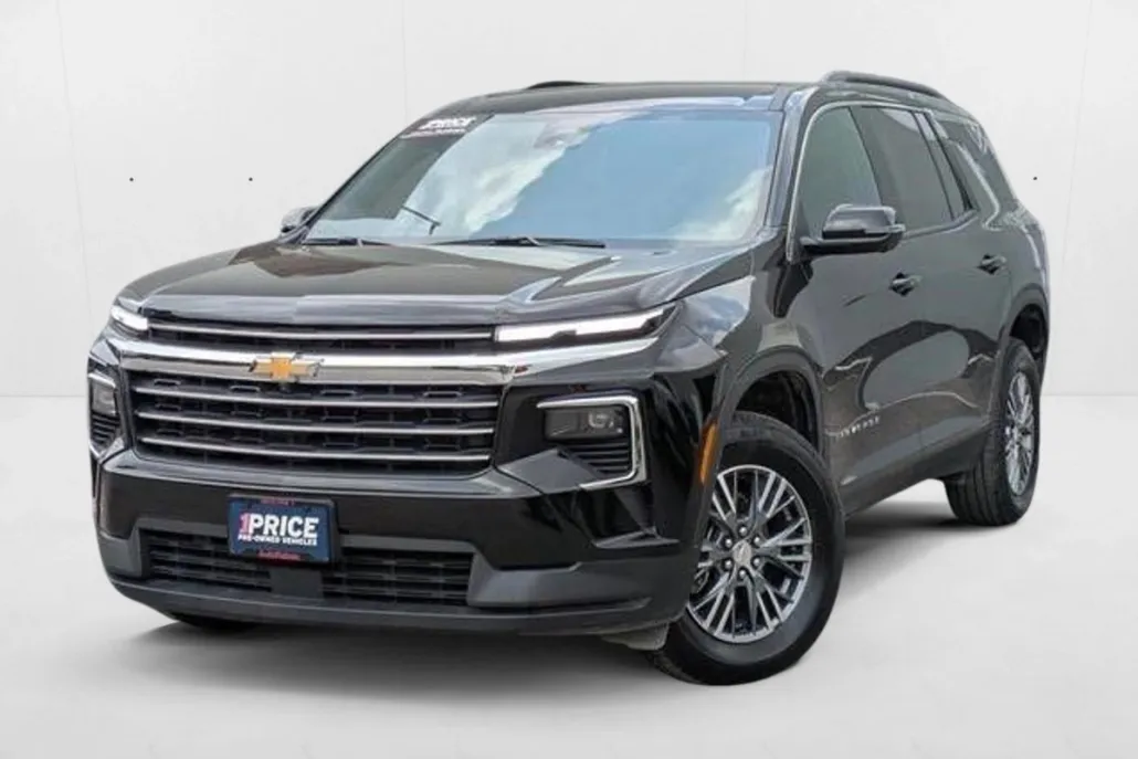 2024 Chevrolet Traverse 2LT photo 1