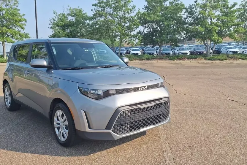 2024 Kia Soul LX photo 1
