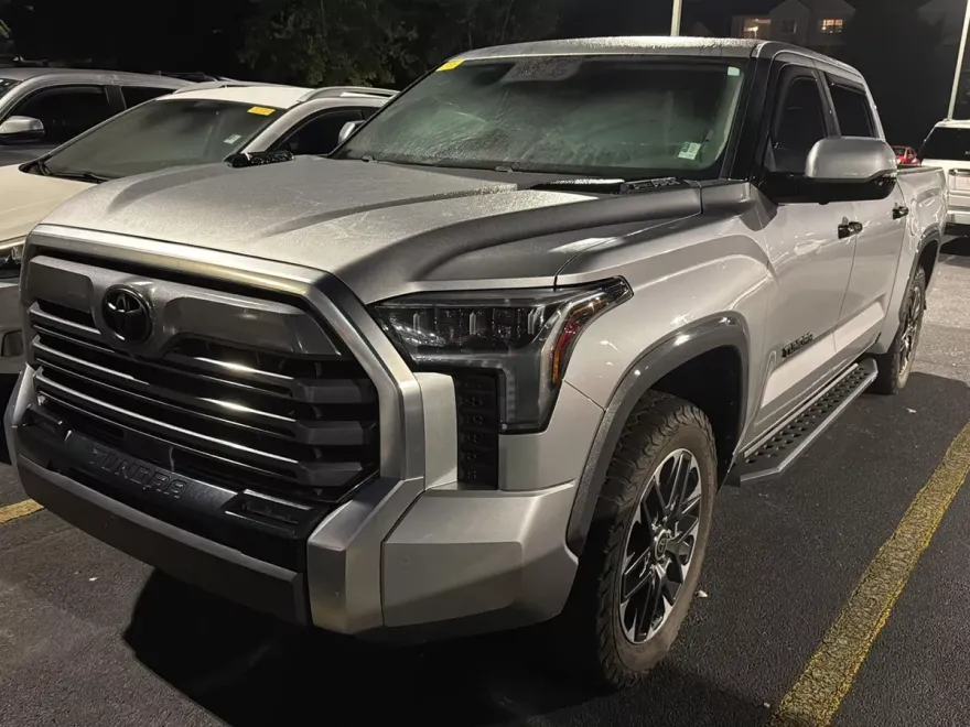 2023 Toyota Tundra Limited CrewMax photo 1
