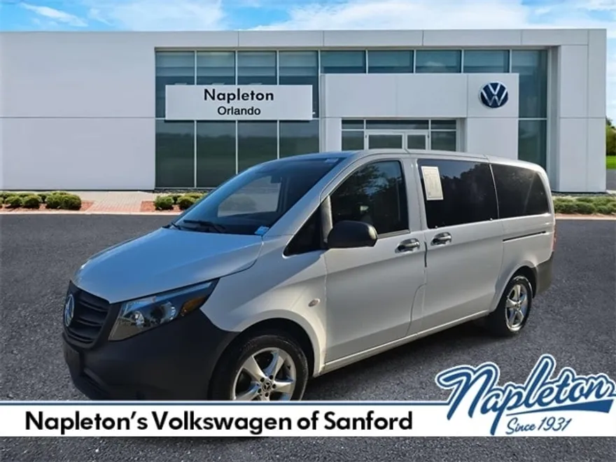 2023 Mercedes Benz Metris Passenger photo 1