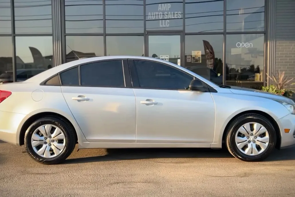 2015 Chevrolet Cruze LS photo 1