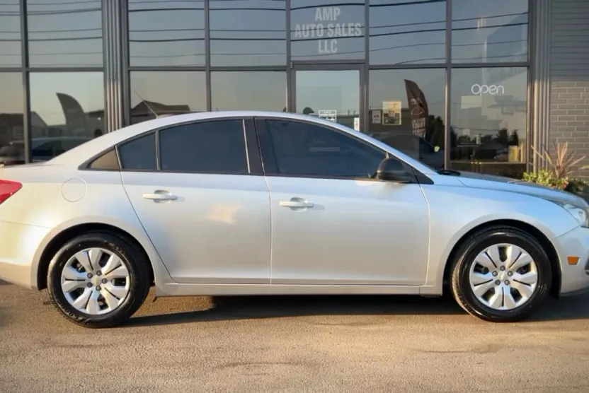 2015 Chevrolet Cruze LS photo 1
