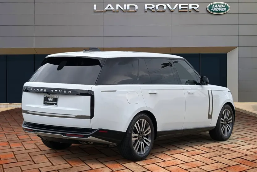 2025 Land Rover Range Rover SE photo 1