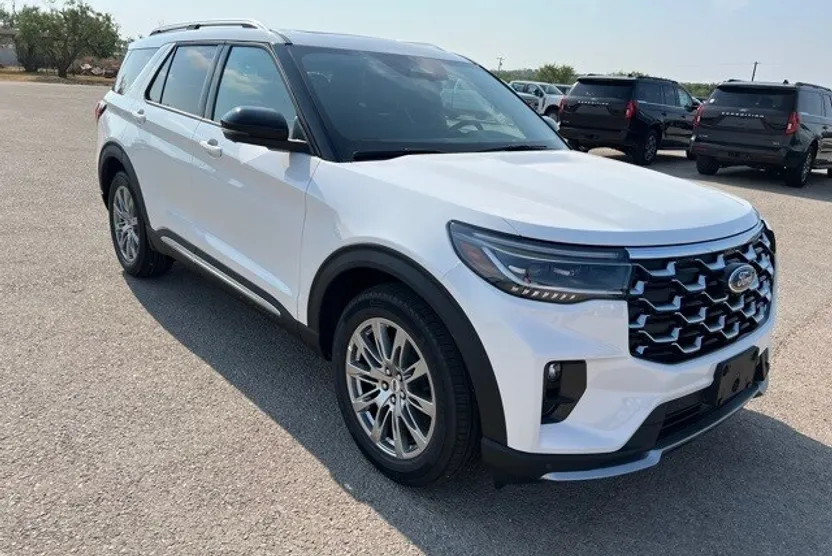 2025 Ford Explorer Platinum photo 1