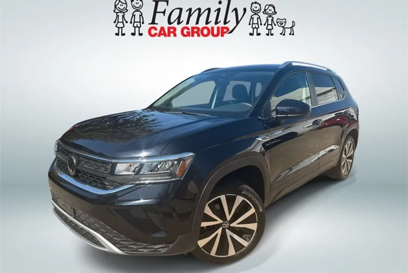 2024 Volkswagen Taos SE photo 1