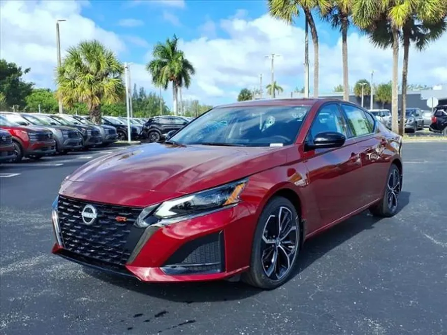 2025 Nissan Altima SR photo 1