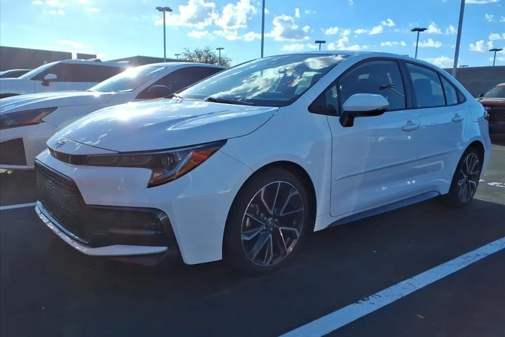 2021 Toyota Corolla SE photo 1