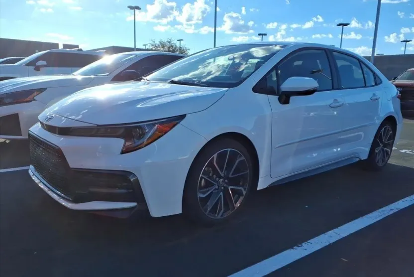 2021 Toyota Corolla SE photo 1