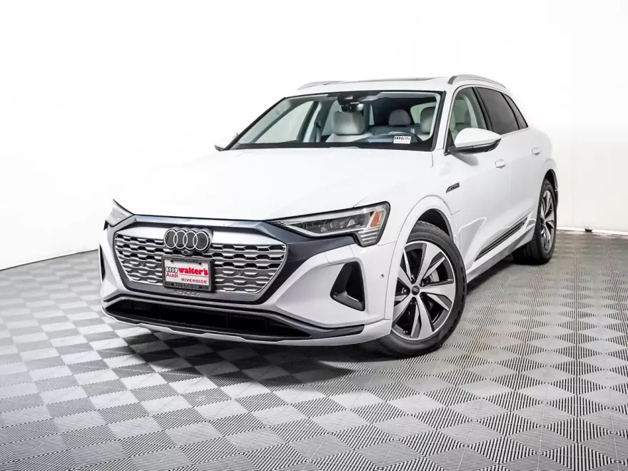 2024 Audi Q8 E-tron Prestige photo 1