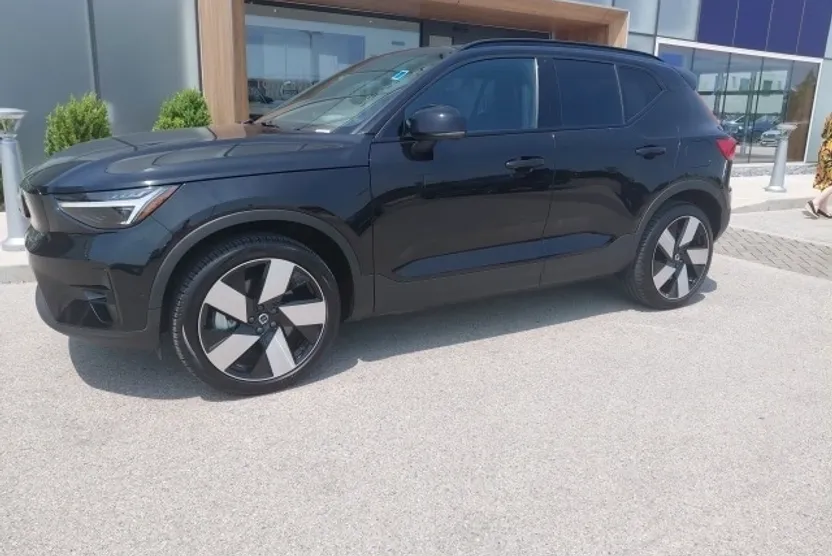 2024 Volvo XC40 Recharge Twin Plus photo 1
