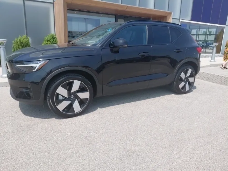 2024 Volvo XC40 Recharge Twin Plus photo 1