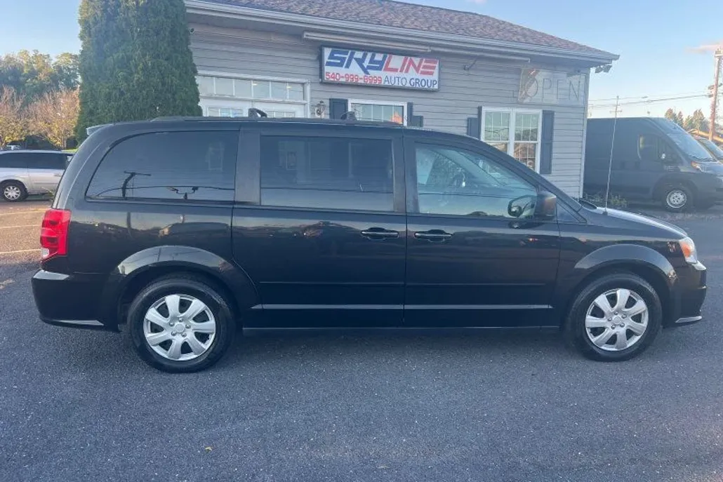 2015 Dodge Grand Caravan SE SXT photo 1