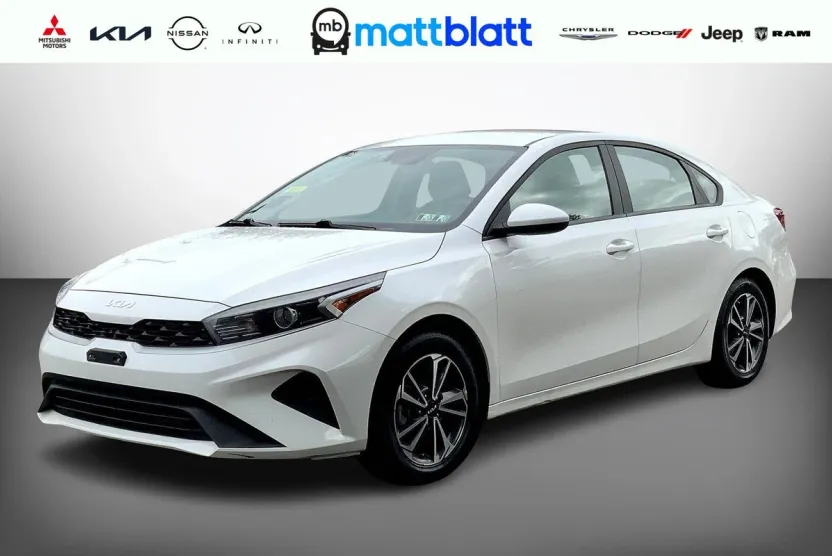 2023 Kia Forte LXS photo 1