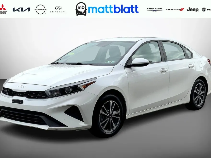 2023 Kia Forte LXS photo 1
