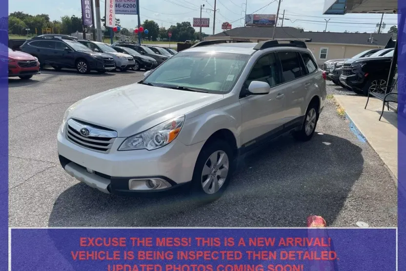 2012 Subaru Outback 2.5i Limited photo 1