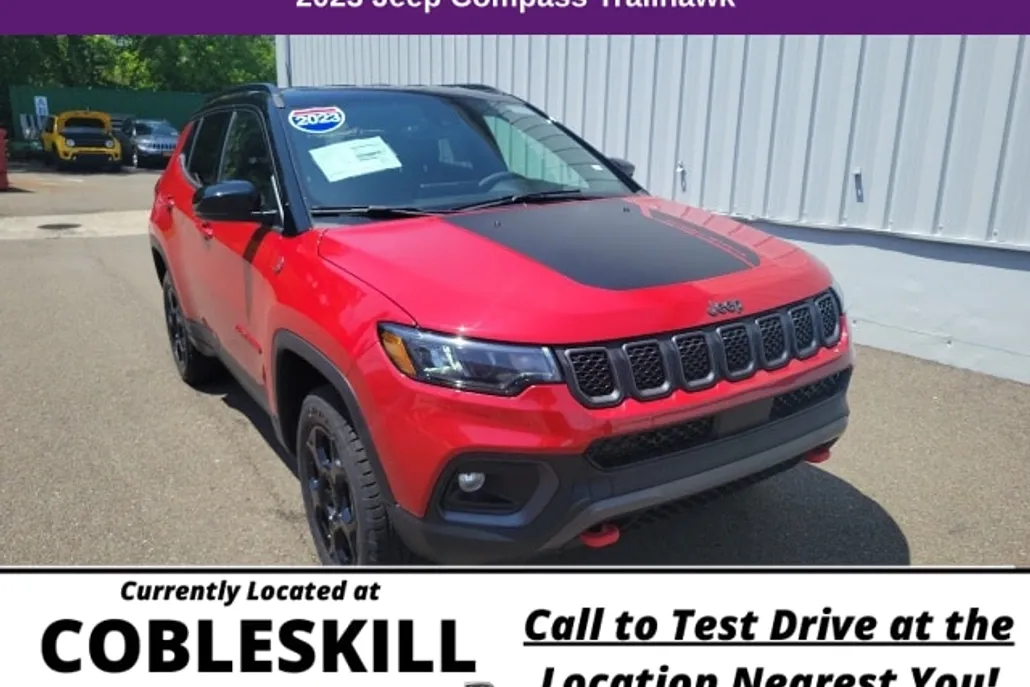 2023 Jeep Compass Trailhawk photo 1