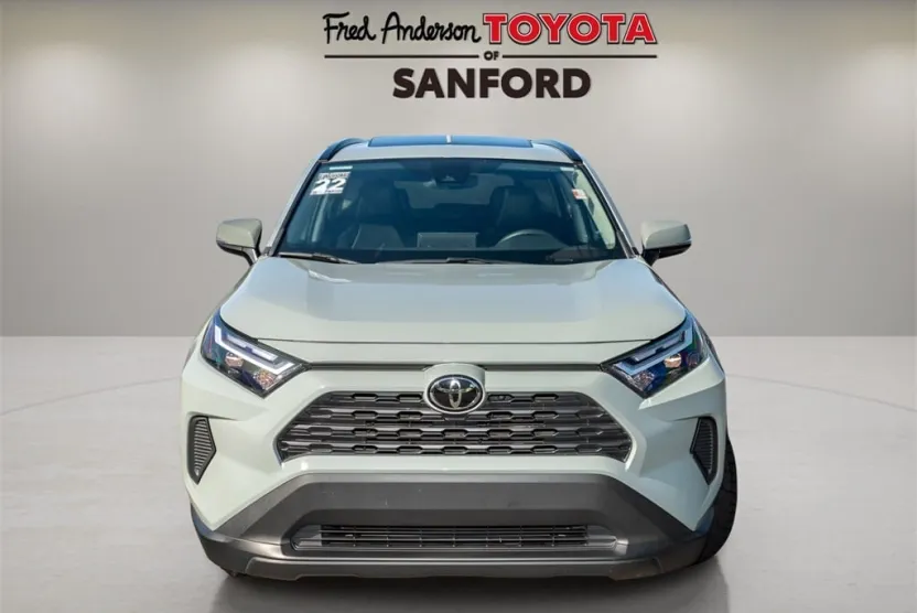 2022 Toyota RAV4 XLE photo 1