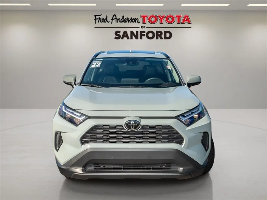 2022 Toyota RAV4 XLE photo 1