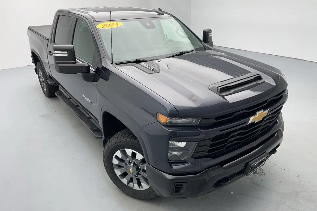 2024 Chevrolet Silverado 2500HD Custom photo 1