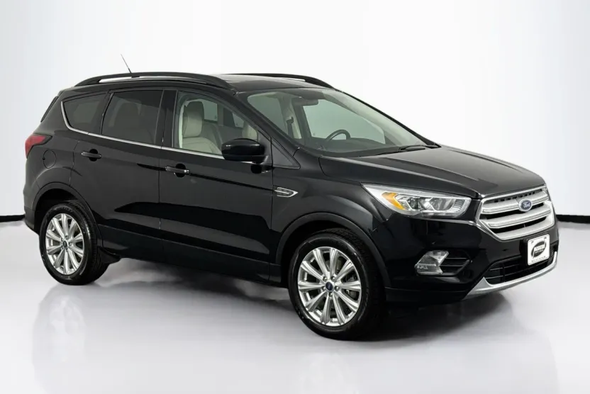 2019 Ford Escape SEL photo 1