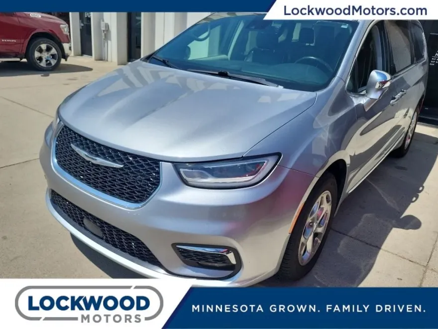 2021 Chrysler Pacifica Limited photo 1